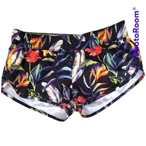 Hurley short shorts floral size M